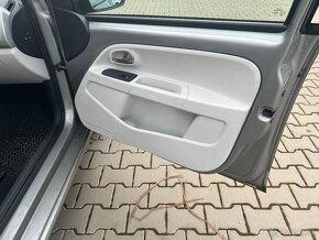 Volkswagen Up 1.0MPi 5 dveří - 19