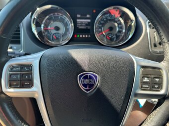 Lancia Voyager 3.6 Navi Tach 149000 RT Kůže 2012 - 19
