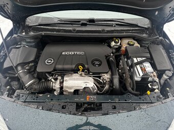 OPEL ASTRA 1,6CDTi 100kW Sports Tourer - MÁLO KM - - 19