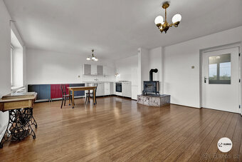 Rodinný dům / usedlost o dvou bytových jednotkách s pozemkem - 19