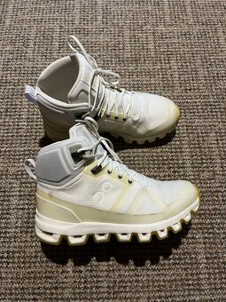 13x Dámské boty On Running Cloud, velikost 37 - 37,5 - 19