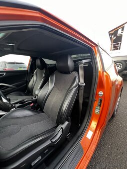 Prodám Hyundai Veloster 1.6.-SENZORY-VYHŘ.SEDAD.-KLIMA Rok v - 19