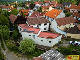 Komňa, RD 5+2, terasa, sklepy, garáž - rodinný dům - 19