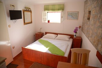Jen 70 m od pláže – apartmánový dům na prodej, Omišská rivié - 19