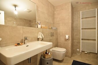 Pronájem  rodinného domu 4+KK, 160 m2 s garáží  a zahradou,  - 19