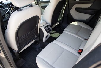 Volvo XC40 D4 Momentum (2018) - 19