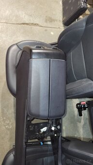 Mercedes GLE sedacky - 19