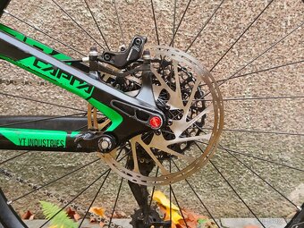 YT Industries Capra AL Comp 2 vel. L roku 2016 - 19