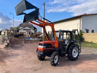 Malotraktor Kubota GL 29 s kabinou a čelním nakladačem - 19