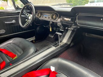 1965 Ford Mustang V8 - 19