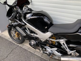 Honda VTR 1000F FireStorm - 19