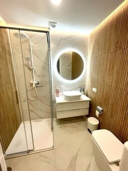 Moderní 4kk dvoupodlažní vila s vířivkou a výhledem na moře - 19