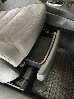 VW Touran Webasto 7mist Panorama DSG 125kw 160najeto - 19