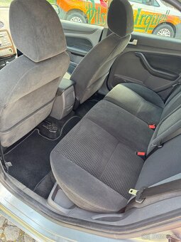 Ford Focus 1.6i - 19