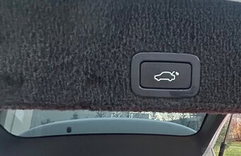 VOLVO XC60 2.4D5 R-DESIGN 151KW 4x4 AUT-NAVI-KUŽE-TAŽNÉ-XENO - 19