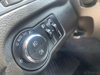 Opel Insignia 2,0 CDTI  Sports Tourer S/S (2010) - 19