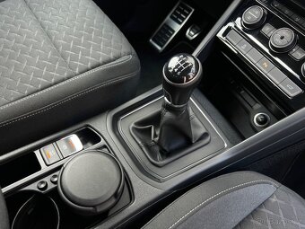 VW Touran 1.6 TDI, r.v. 2018 – perfektní stav, 7 míst - 19
