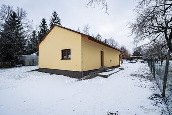 Moderní dřevostavba s velkým pozemkem a fotovoltaikou – přip - 19