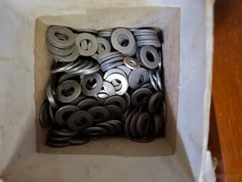 Šouby, matky, podložky - 19