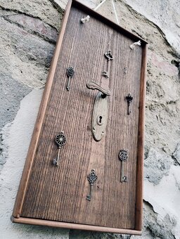 Věšáky, dekorace z masivu / Levně - 19