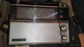 Retro rádia - různé druhy a značky - dřevěná i plastová / ba - 19
