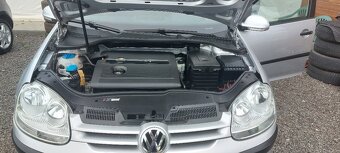 Volkswagen Golf 5 benzin 1,4 pouze 112 000 KM. - 19