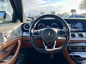 Mercedes-Benz Třídy E 400 4MATIC kombi - 19
