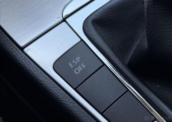Volkswagen Passat 2,0 TDI HIGHLINE TAŽNÉ XENONY nafta - 19