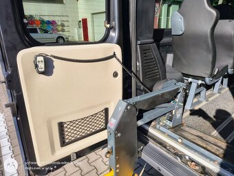 Fiat Ducato 2.3JTD 109kW 8 míst/hydraulika/vozíčkář - 19