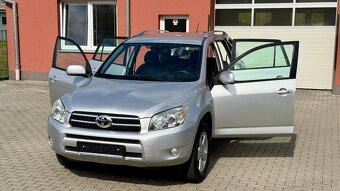 Toyota RAV4 //2.2D-4D//100kW//4X4//EXECUTIVE//1.MAJ// - 19
