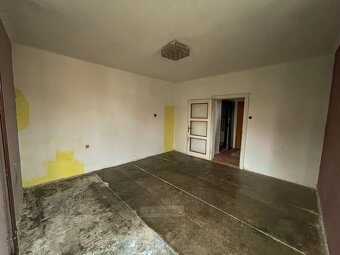 Prodej prostorného rodinného domu o dispozici 4+1 (162 m2) v - 19