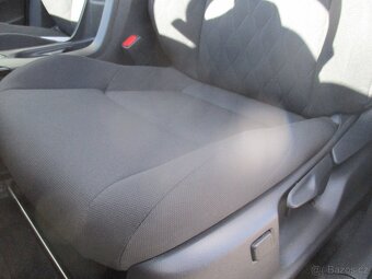TOYOTA COROLLA CROSS AC STYLE TECH 2,0 HEV 4x4 DPH 2025 - 19