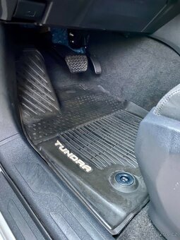 Toyota Tundra 3.5 SR5 4x4 Biturbo automat, rok 2022, 19 tkm - 19