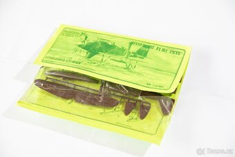 spousta modelů letadel v měřítku 1/72 - 19