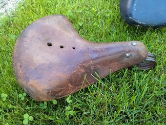 Staré kožené sedla - 19