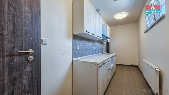 Pronájem kancelářského prostoru, 701 m², Praha - 19