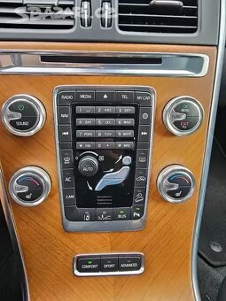 Volvo XC60 2.4 D5 169kW,AWD,Summum,Webasto,141tkm,Pano,Navi. - 19