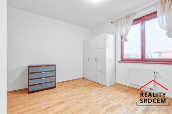 Pronájem prostorného bytbytu 4+kk s balkónem, lodžií i parko - 19
