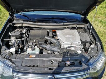 MITSUBISHI OUTLANDER PHEV HYBRID PLNÝ SERVIS MOŽNOST DPH - 19