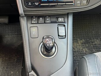 Toyota Auris 1.8i HYBRID, model 2019, naj.94xxx km - 19