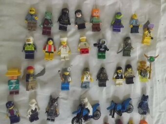 Velké množství Originální LEGO z různých Setů plus FIGURKY - 19