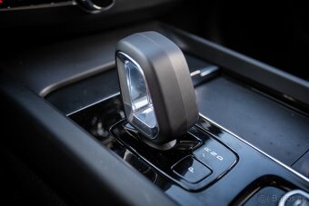 Volvo XC60 2.0 B4 mHEV Core, 145kW, 2023 - 19