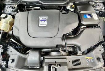 VOLVO 2.0D3 110KW 5VÁLEC MANUÁL KUŽE-XENON-NAVI-VYHŘEV - 19
