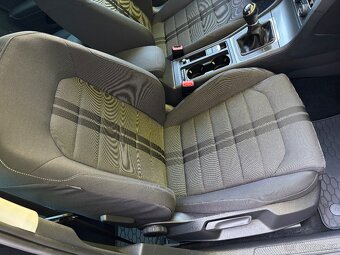 Volkswagen Golf,  1.2 TSi 77 kW 1.MAJITEL NEHAVAR. SERVISKA - 19