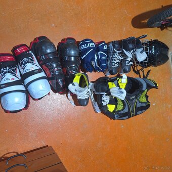 Hokejova vystroj - 19