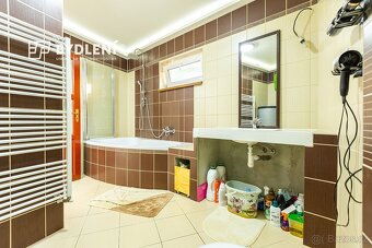 Prodej rodinného domu 4+kk s dvougaráží - 19