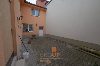 Prodej rodinného domu 4+1 s bazénem o rozloze 144 m2, ulice  - 19