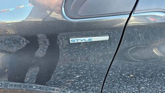 PEUGEOT 208 1,6 HDI STYLE - 19