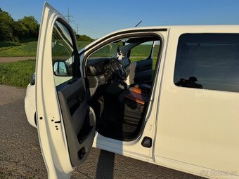 Peugeot EXPERT-TRAVELLER 2018 rok - 19