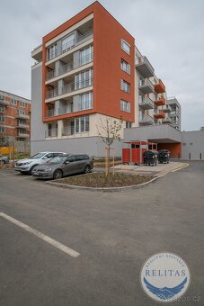 Pronájem nezařízeného bytu 1+kk 34 m² + 6 m² + balkon, Praha - 19